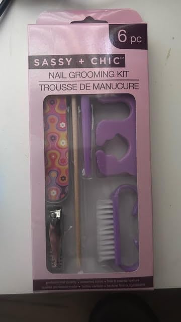 Sassy and Chic 6-piece nail grooming kit with clipper, file, stick, brush and toe separator