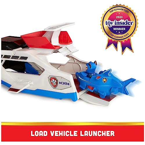 Shark sub on the whale vehicle's launcher with a 2023 Toy Insider award badge