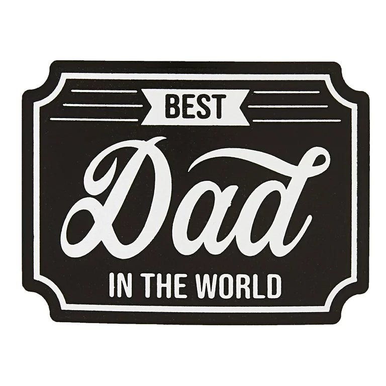 Close-up of the black Best Dad in the World label on the flask