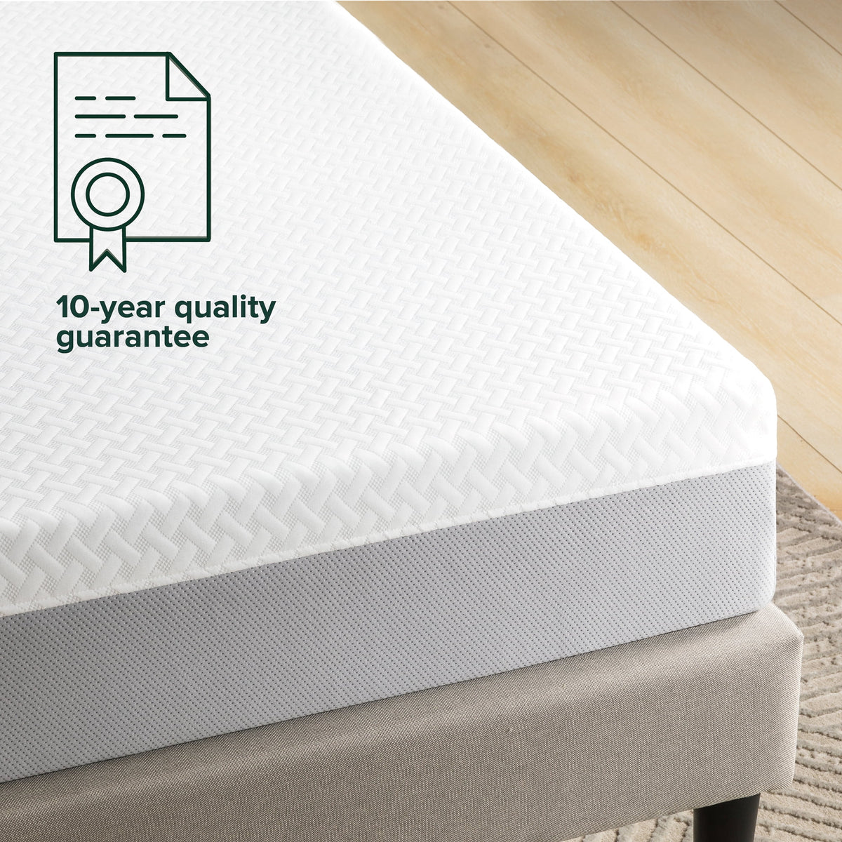 Close-up of the mattress corner with a 10-year quality guarantee badge