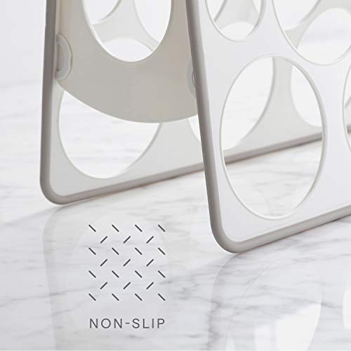 Close-up of the bottle stand's grey non-slip edging on marble