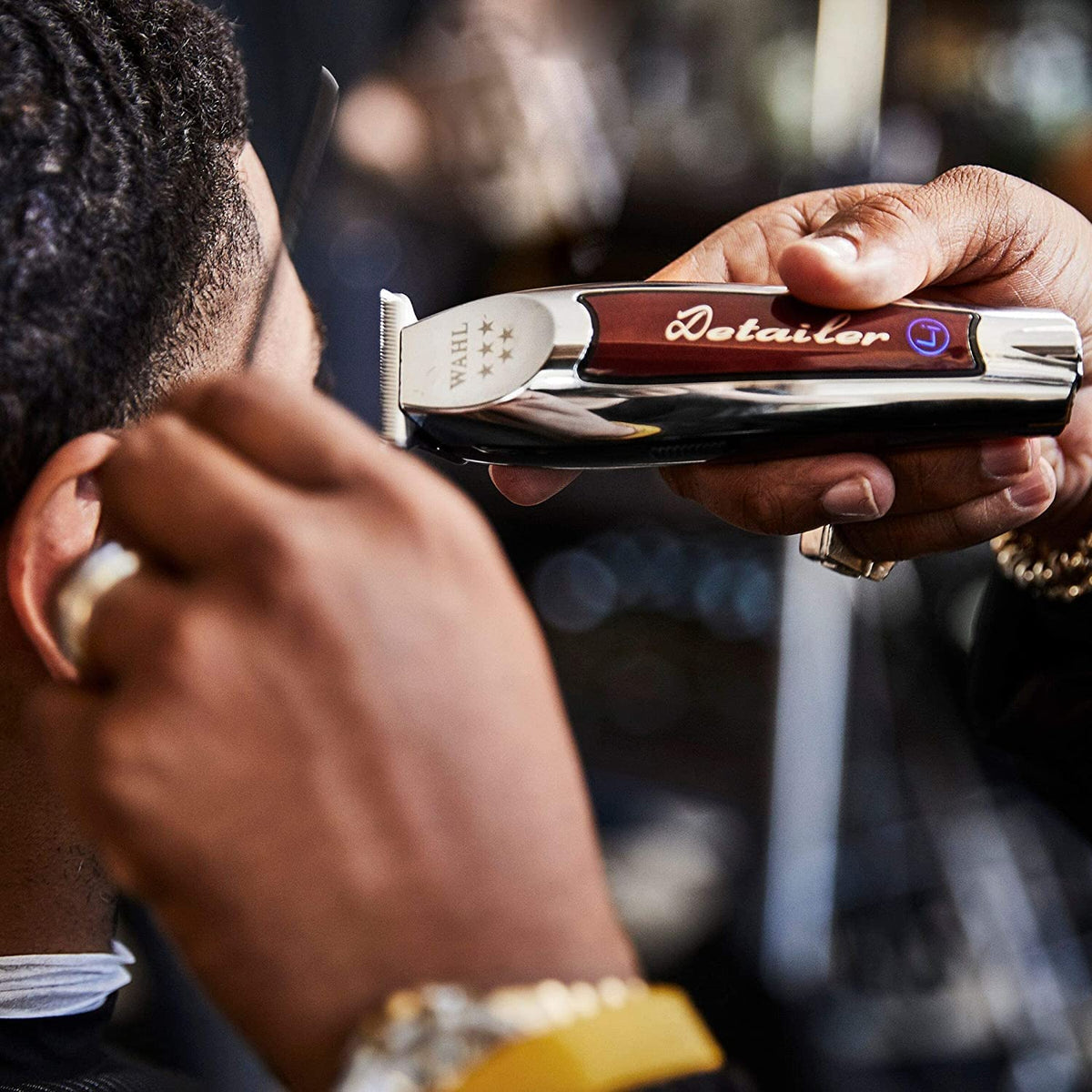 Barber lining up a client's hairline with the cordless detailer trimmer